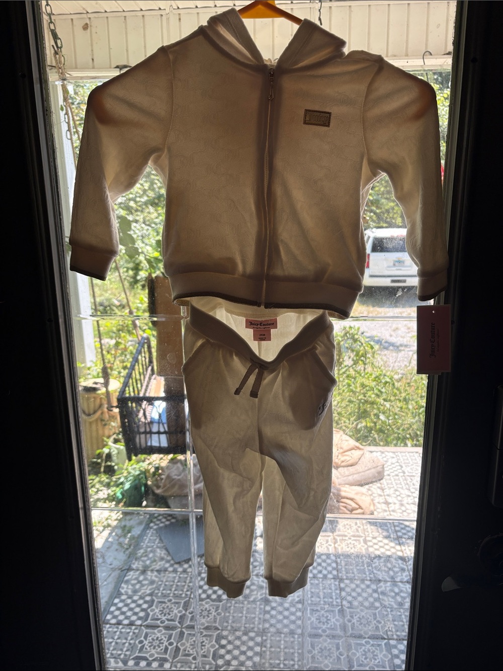 New with tags Juicy Couture Cream Kids Hoodie & Jogger Set MSRP $55